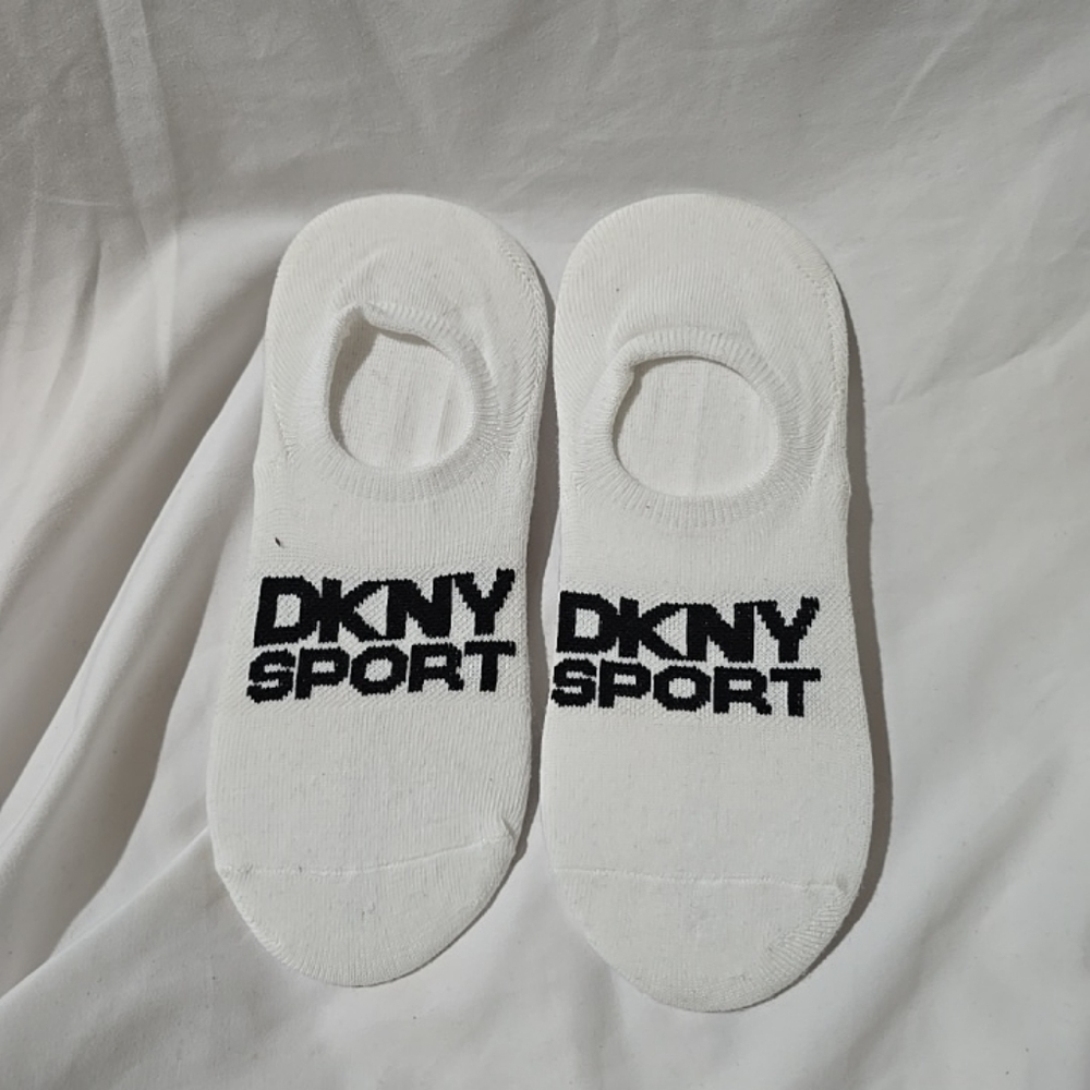 NWOT DKNY Sport No Show Socks Men White Logo 2 Pairs